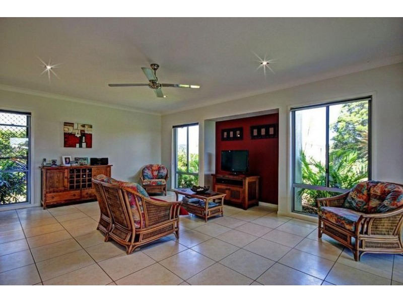 16 Hillcrest Court, Beerwah QLD 4519