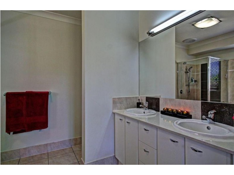 16 Hillcrest Court, Beerwah QLD 4519