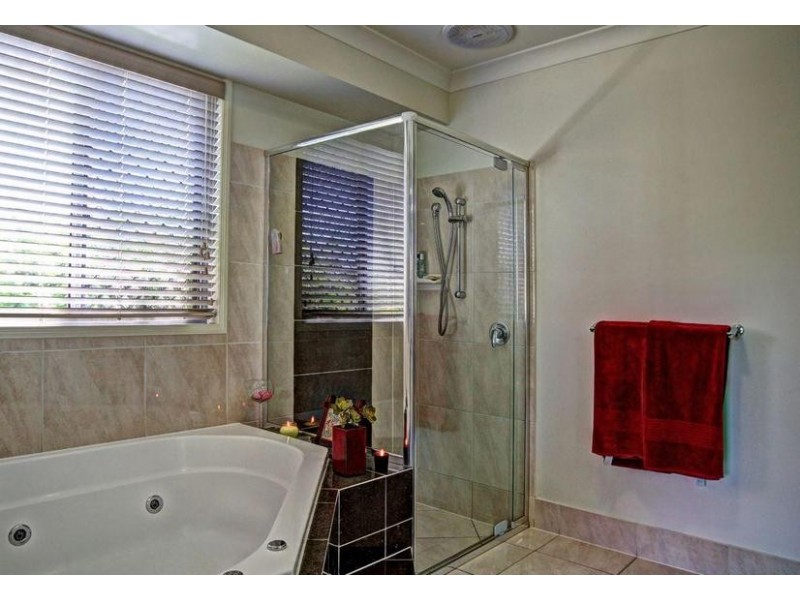 16 Hillcrest Court, Beerwah QLD 4519