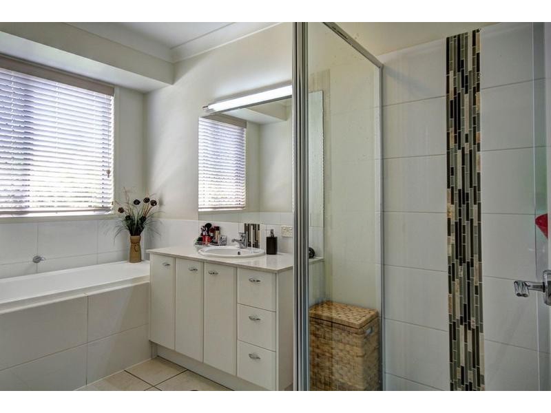 16 Hillcrest Court, Beerwah QLD 4519