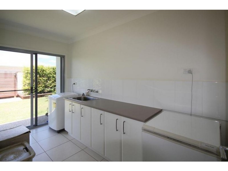 16 Hillcrest Court, Beerwah QLD 4519