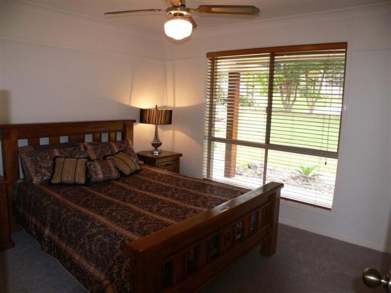 10 Allan Avenue, Glass House Mountains QLD 4518