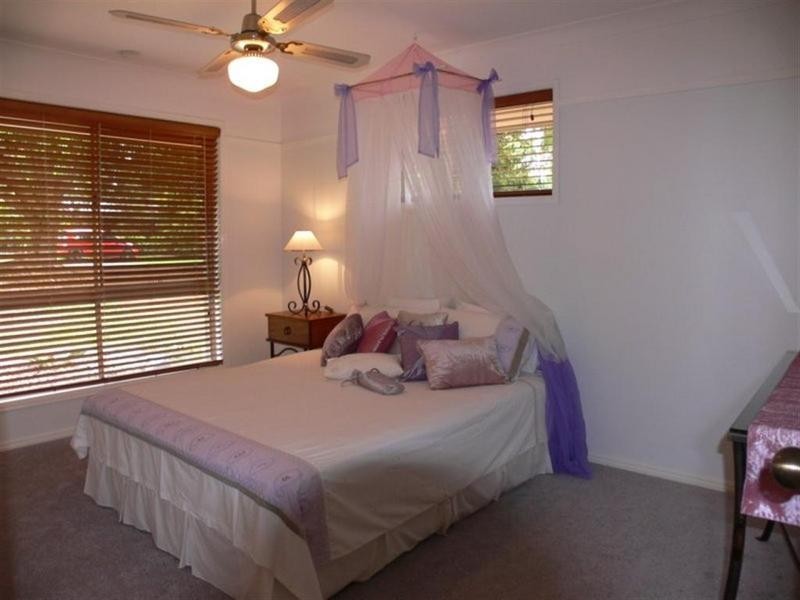 10 Allan Avenue, Glass House Mountains QLD 4518