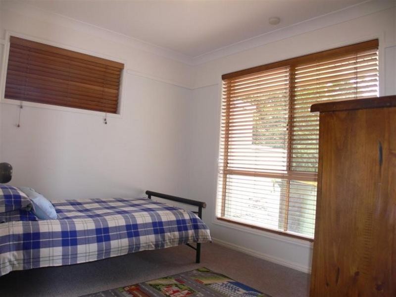10 Allan Avenue, Glass House Mountains QLD 4518