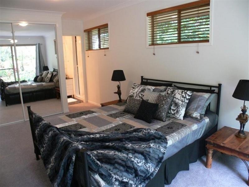10 Allan Avenue, Glass House Mountains QLD 4518