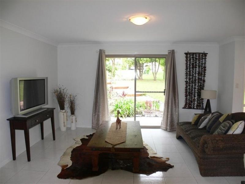 10 Allan Avenue, Glass House Mountains QLD 4518