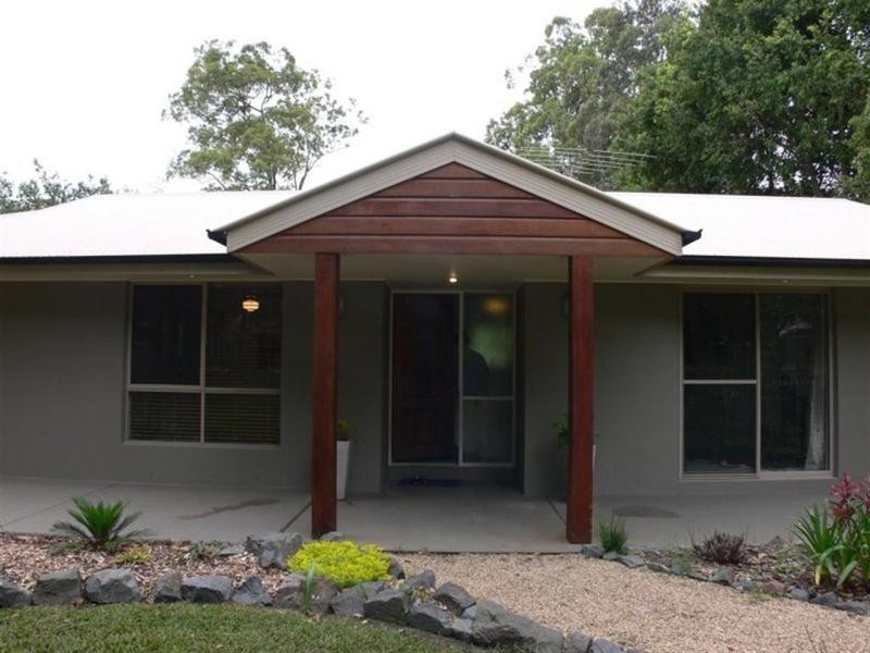 10 Allan Avenue, Glass House Mountains QLD 4518