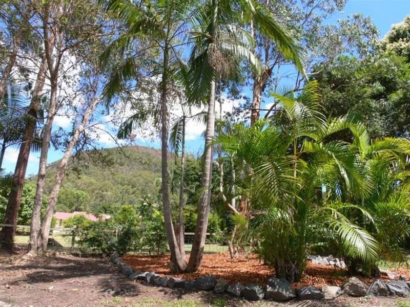 10 Allan Avenue, Glass House Mountains QLD 4518