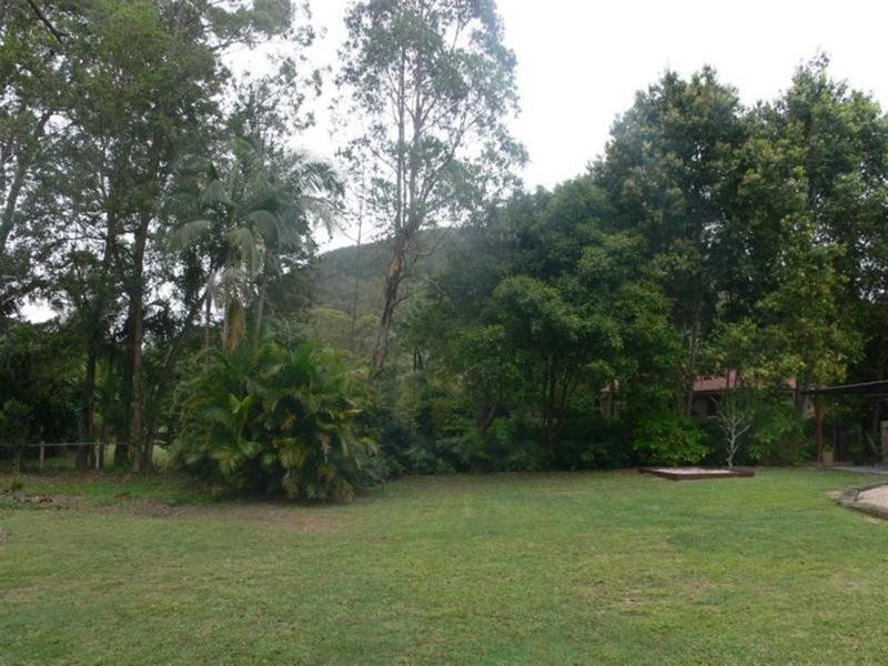 10 Allan Avenue, Glass House Mountains QLD 4518