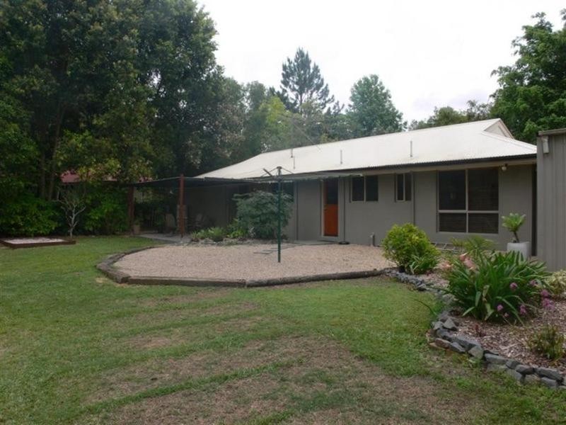 10 Allan Avenue, Glass House Mountains QLD 4518