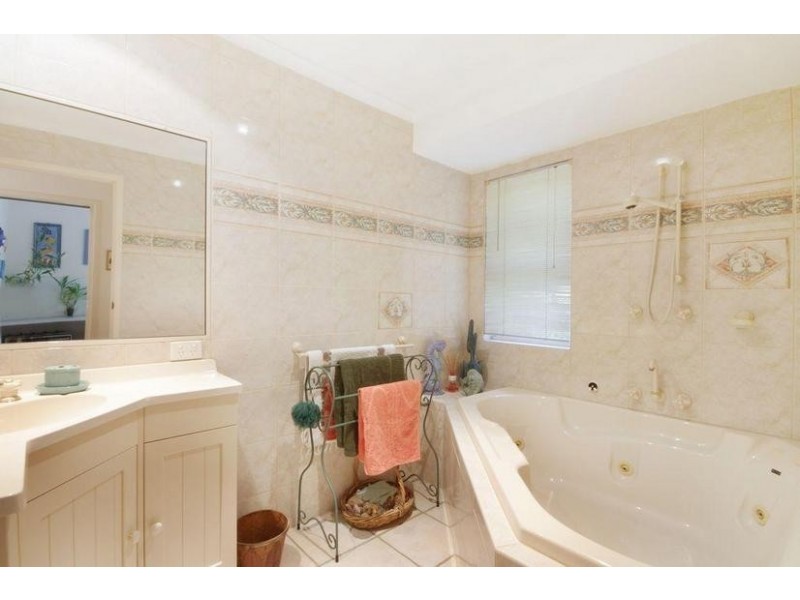 24 Ridgemount Place, Glass House Mountains QLD 4518