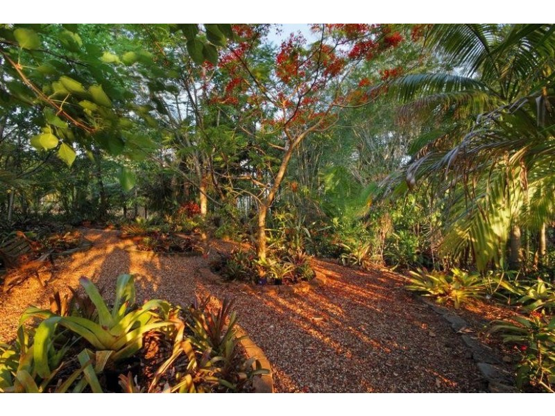 24 Ridgemount Place, Glass House Mountains QLD 4518