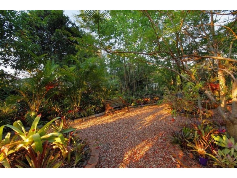 24 Ridgemount Place, Glass House Mountains QLD 4518