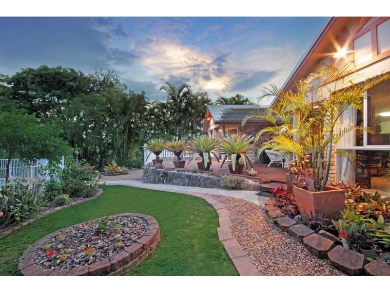 24 Ridgemount Place, Glass House Mountains QLD 4518