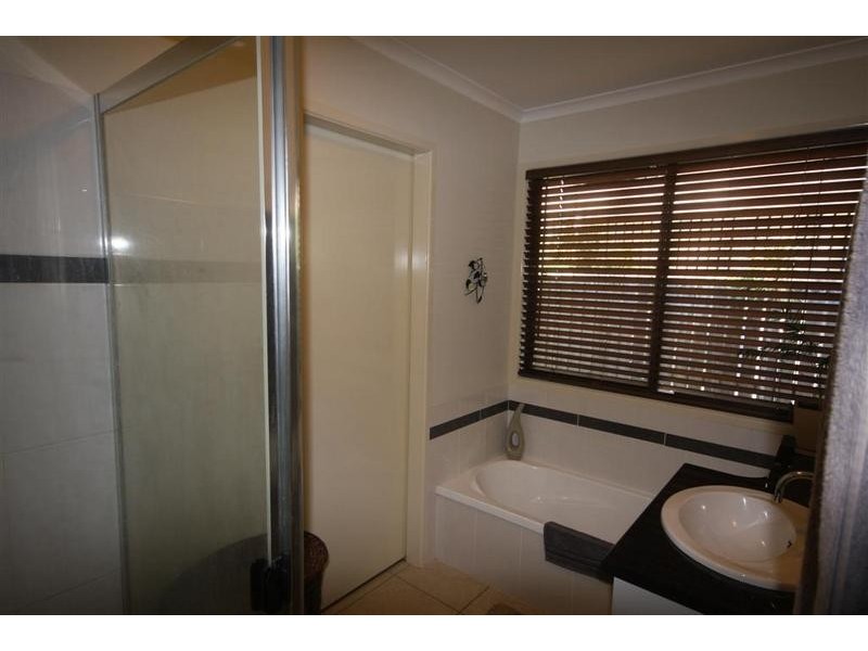 2B Tytherleigh Avenue, Landsborough QLD 4550