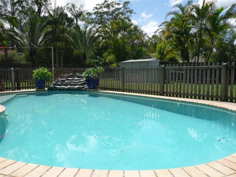 13 Graham Drive, Landsborough QLD 4550