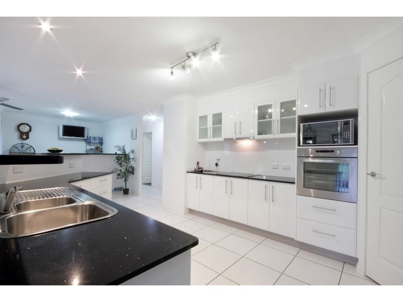 10 Sharyn Place, Glass House Mountains QLD 4518