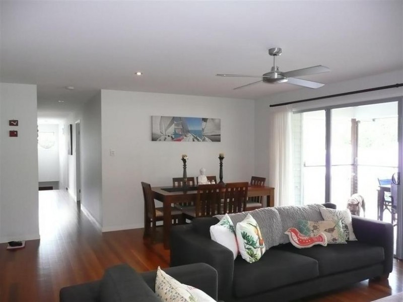 1 Dollarbird Place, Glass House Mountains QLD 4518