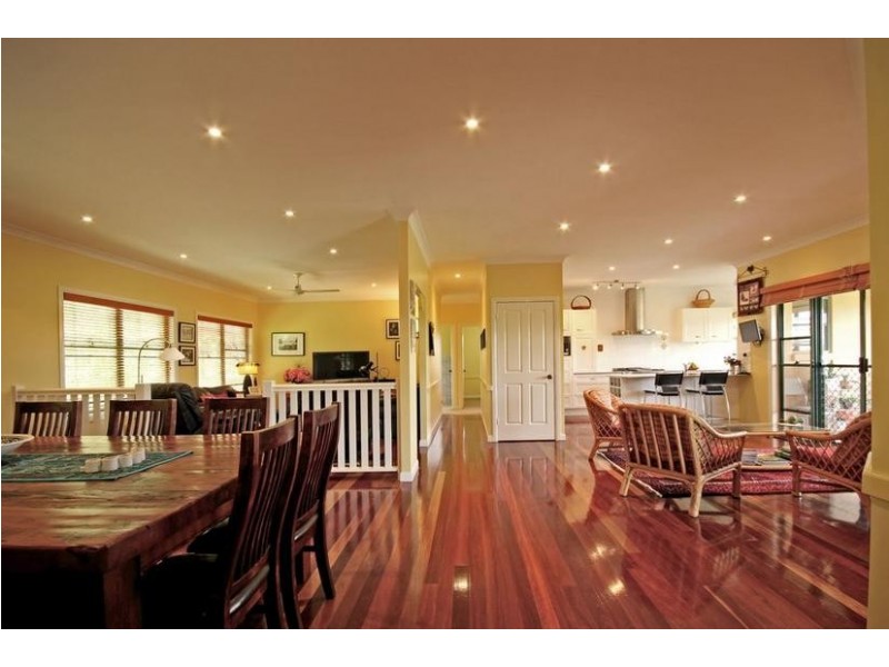 8 Knowles Place, Glass House Mountains QLD 4518