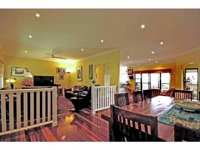 8 Knowles Place, Glass House Mountains QLD 4518