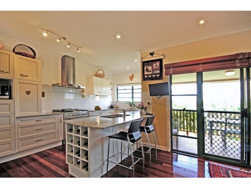 8 Knowles Place, Glass House Mountains QLD 4518