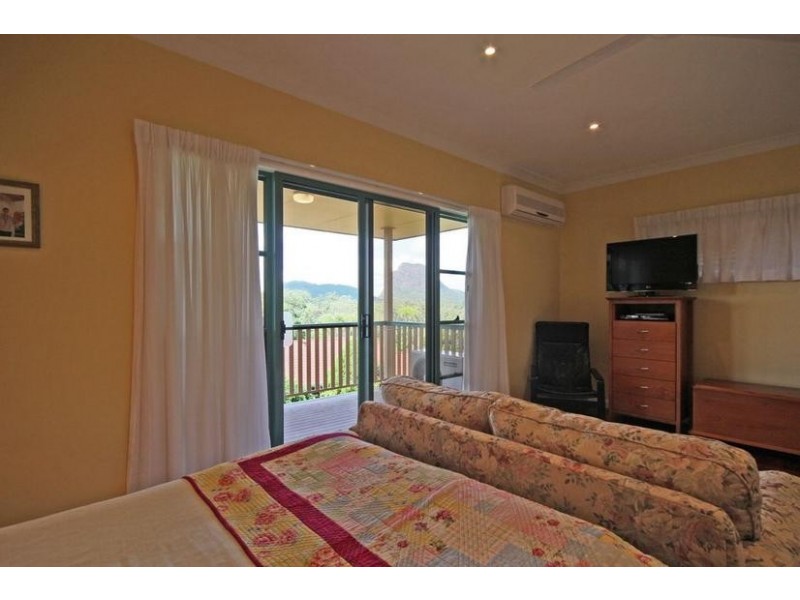 8 Knowles Place, Glass House Mountains QLD 4518