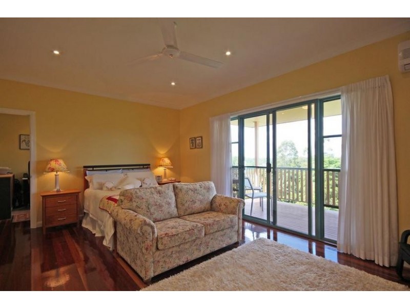 8 Knowles Place, Glass House Mountains QLD 4518