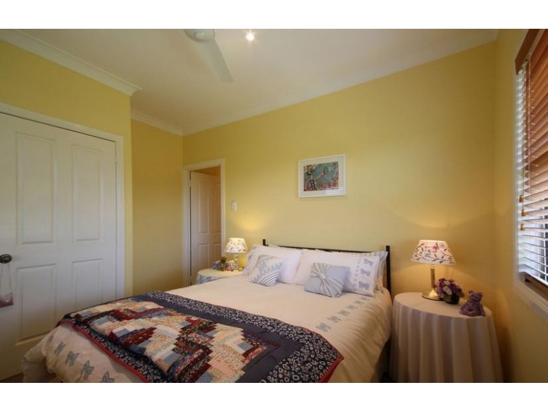 8 Knowles Place, Glass House Mountains QLD 4518