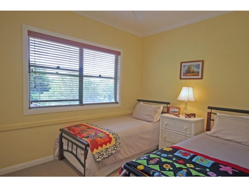 8 Knowles Place, Glass House Mountains QLD 4518