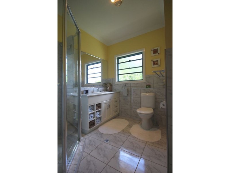 8 Knowles Place, Glass House Mountains QLD 4518