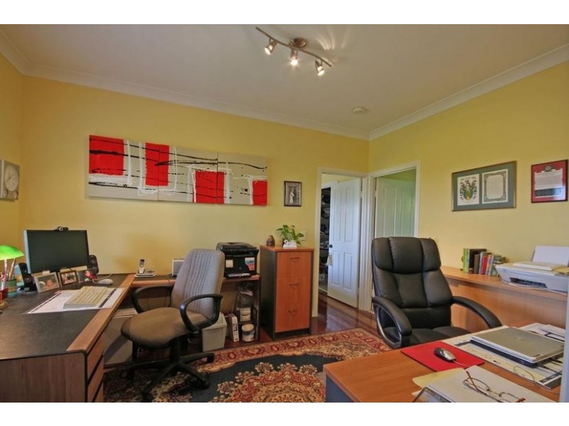 8 Knowles Place, Glass House Mountains QLD 4518