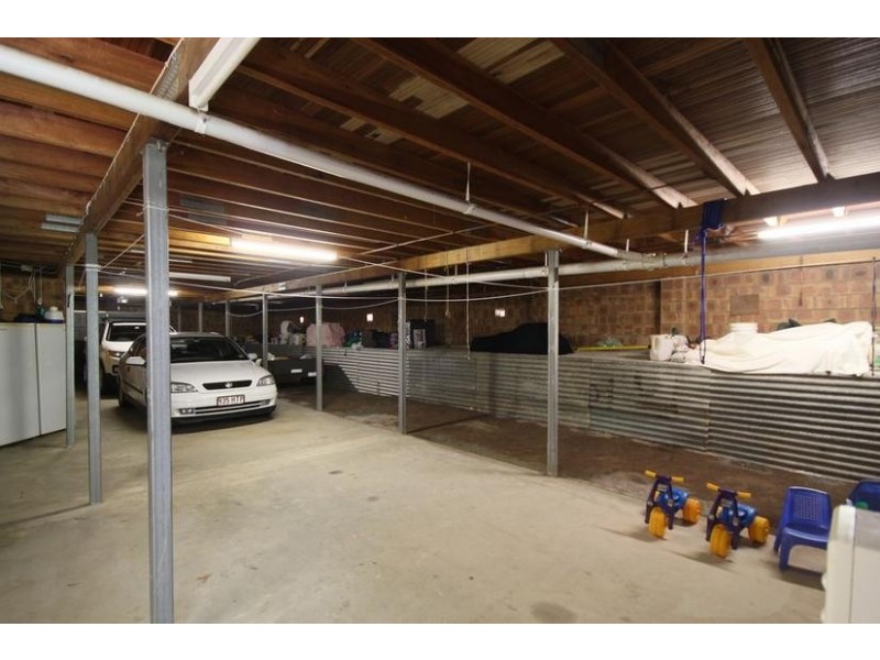 8 Knowles Place, Glass House Mountains QLD 4518