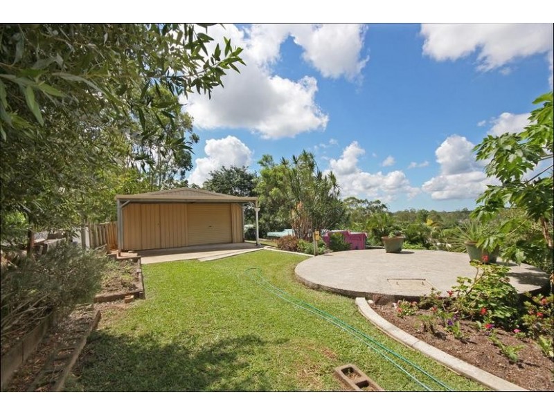 8 Knowles Place, Glass House Mountains QLD 4518