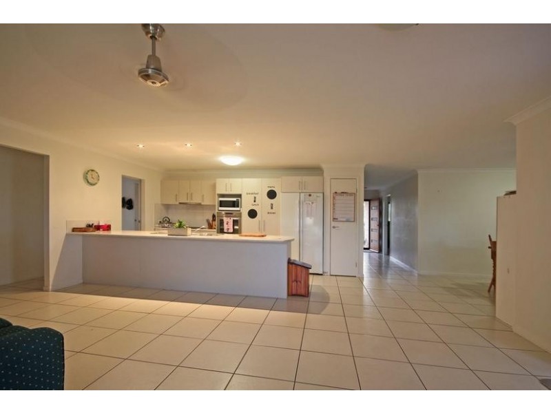 17 Heights Road, Beerwah QLD 4519