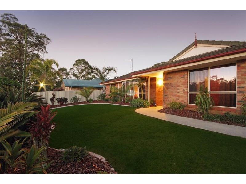 3 Paul Place, Glass House Mountains QLD 4518