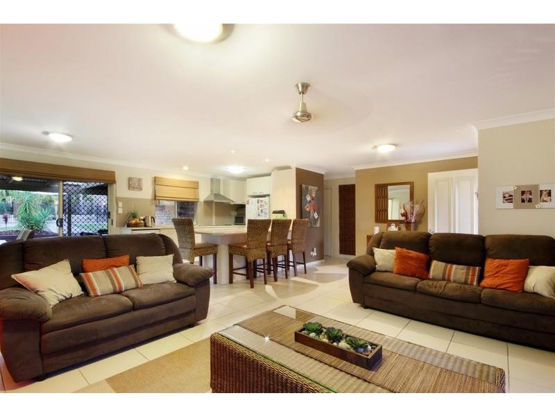 3 Paul Place, Glass House Mountains QLD 4518