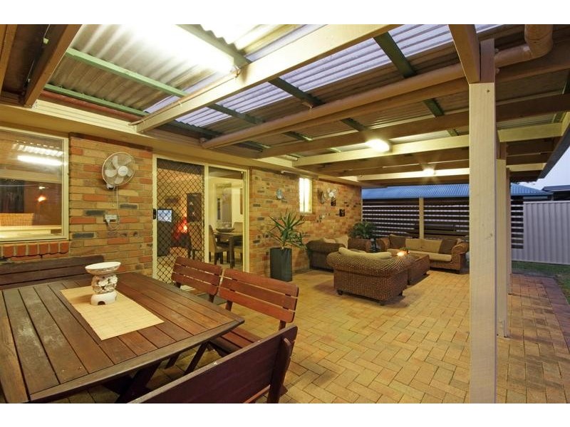 3 Paul Place, Glass House Mountains QLD 4518
