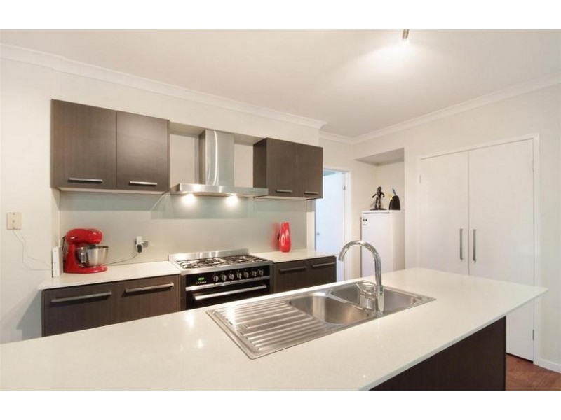 15 Ruwa Drive, Glass House Mountains QLD 4518