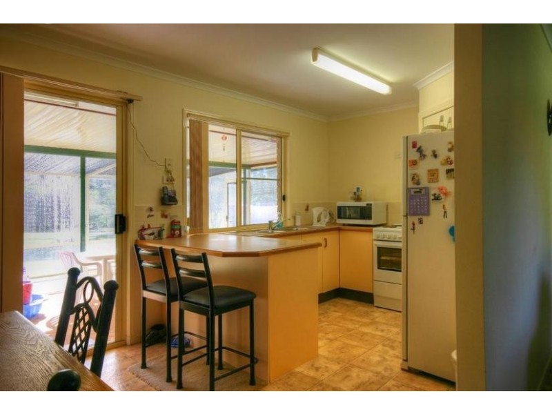 5 Crestwood Road, Glass House Mountains QLD 4518