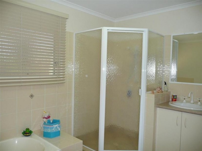 5 Jacaranda Close, Glass House Mountains QLD 4518