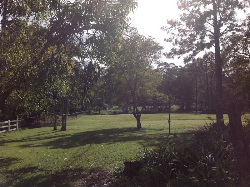 25 Peters Road, Glass House Mountains QLD 4518
