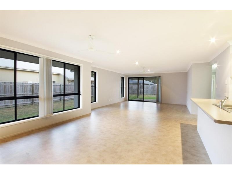 18 Monarch Place, Beerwah QLD 4519