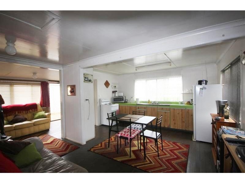6 Hempstock Street, Glass House Mountains QLD 4518