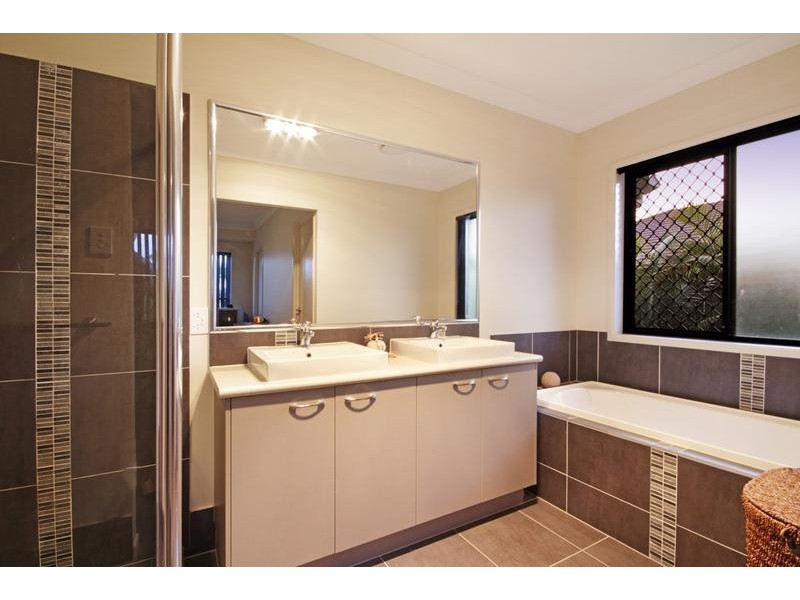 17 Maidenhair Drive, Beerwah QLD 4519