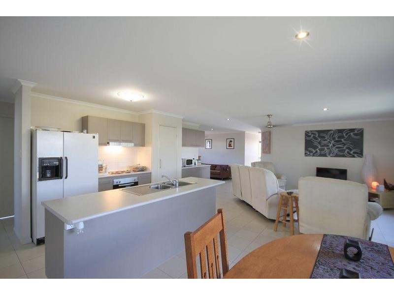 13 Maidenhair Drive, Beerwah QLD 4519