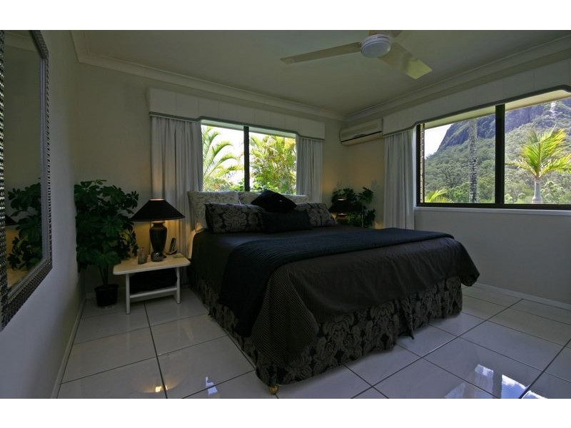 276 Barrs Road, Glass House Mountains QLD 4518