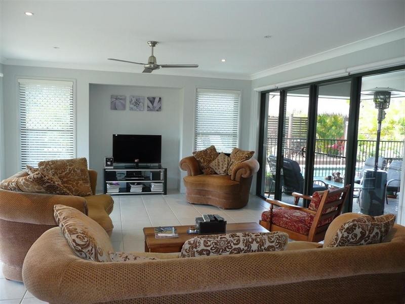 1 Whitby Street, Glass House Mountains QLD 4518