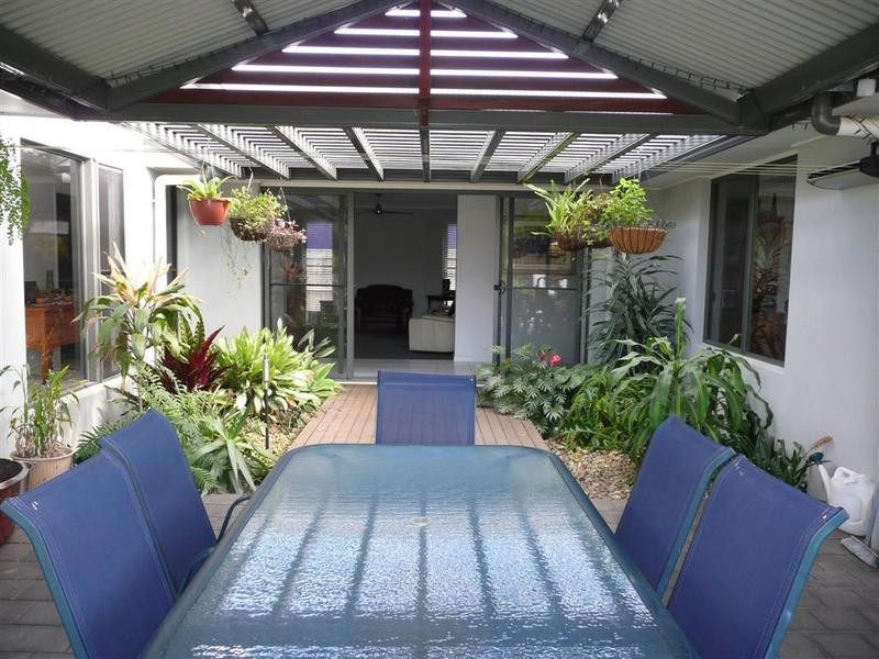 1 Whitby Street, Glass House Mountains QLD 4518