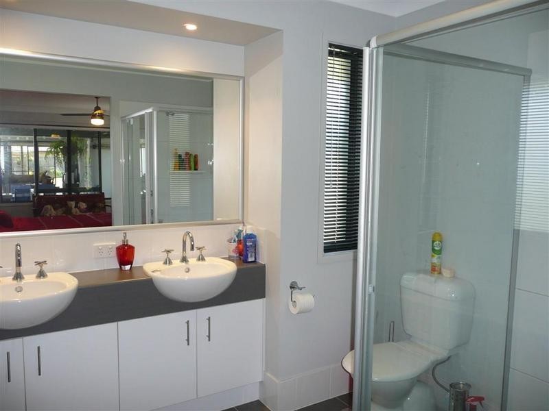 1 Whitby Street, Glass House Mountains QLD 4518