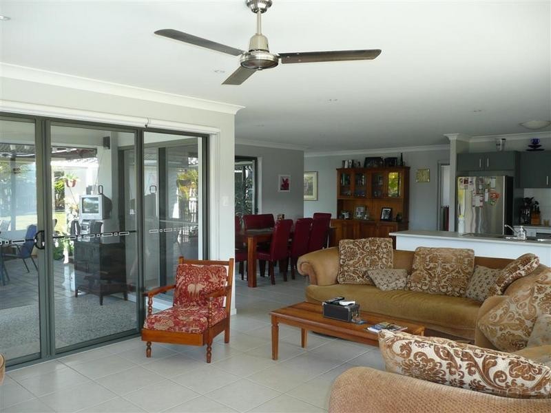 1 Whitby Street, Glass House Mountains QLD 4518